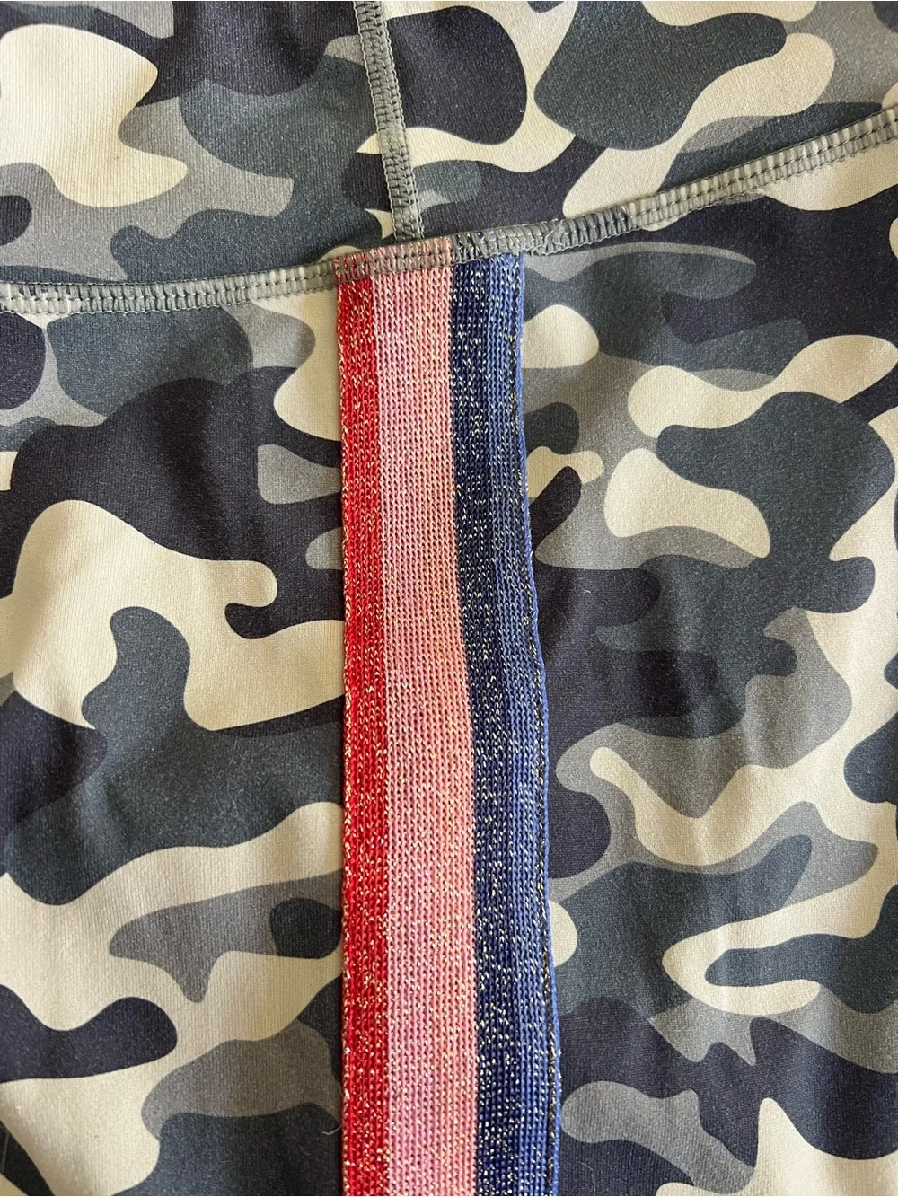 🧘🏻‍♀️ Spiritual Gangster Girls Size 10 Camo Metallic Stripe Leggings